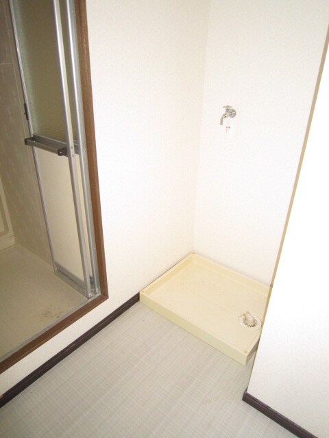 物件内観写真10　(洗濯機置場)