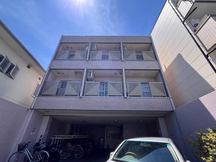 物件外観写真2　(駐車場)