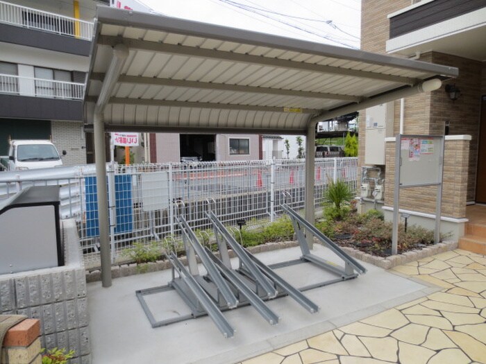 物件外観写真3　(駐輪場)