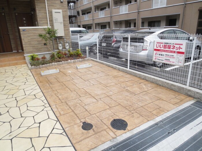 物件外観写真4　(駐車場)