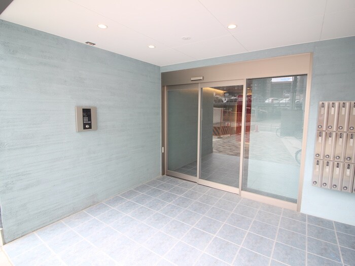 物件外観写真3　(エントランス部分)