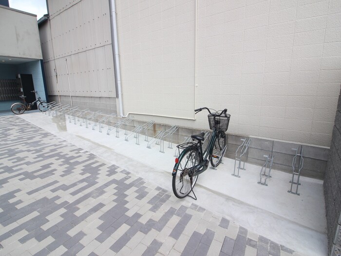 物件外観写真4　(駐輪場)