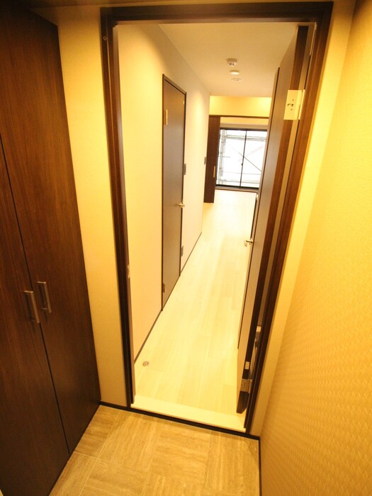 物件内観写真7　(玄関)