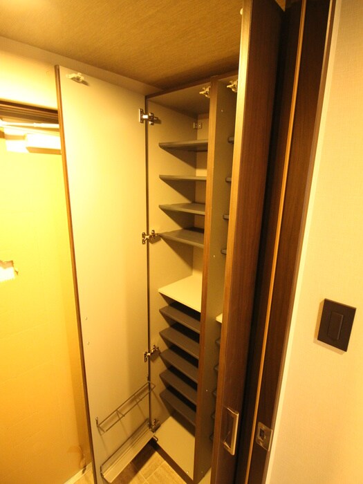 物件内観写真8　(靴箱)