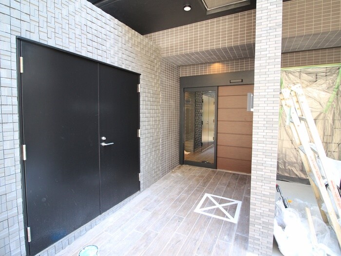 物件外観写真4　(エントランス部分)