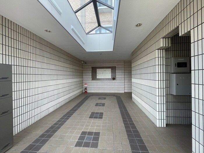 物件外観写真3　(エントランス部分)