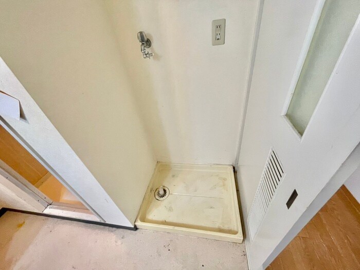物件内観写真13　(洗濯機置場)