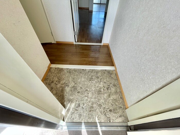 物件内観写真17　(玄関)