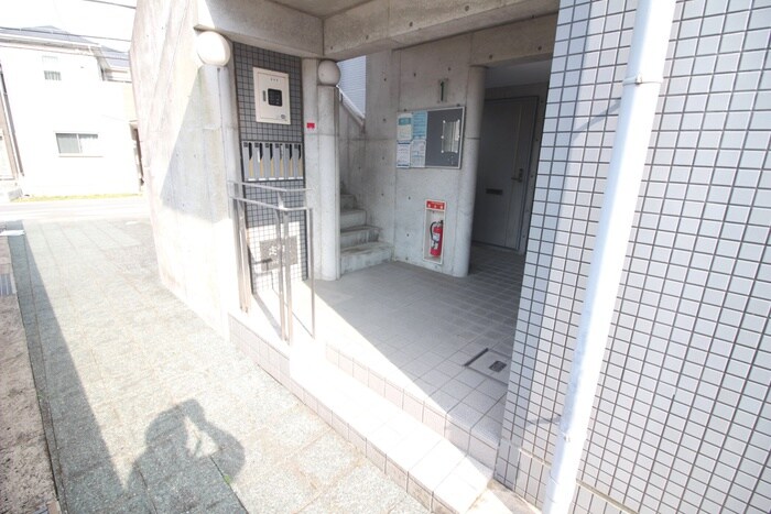 物件外観写真5　(エントランス部分)