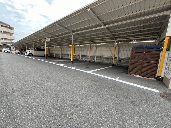 物件外観写真3　(駐車場)