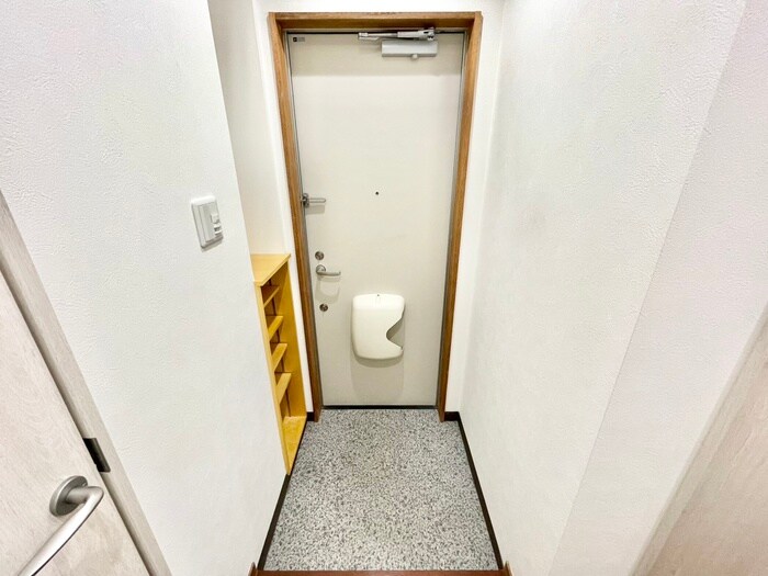 物件内観写真16　(玄関)
