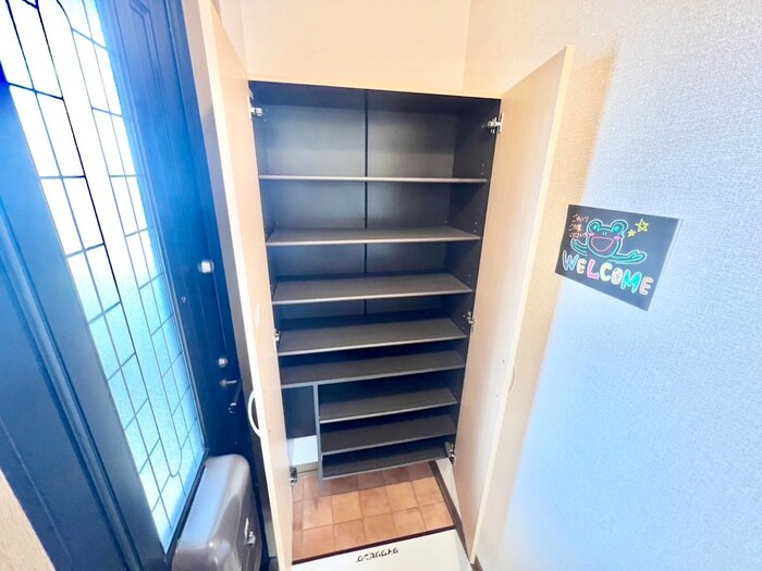 物件内観写真18　(靴箱)