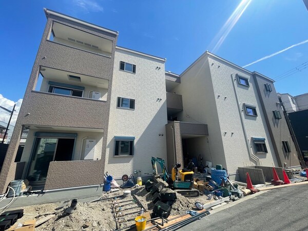 建築中