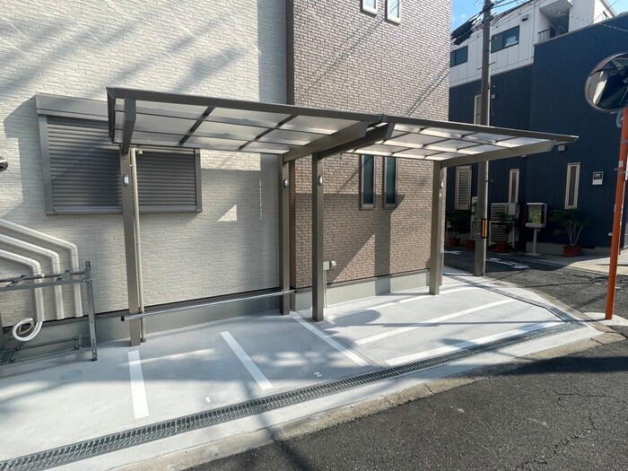 物件外観写真3　(バイク置き場)