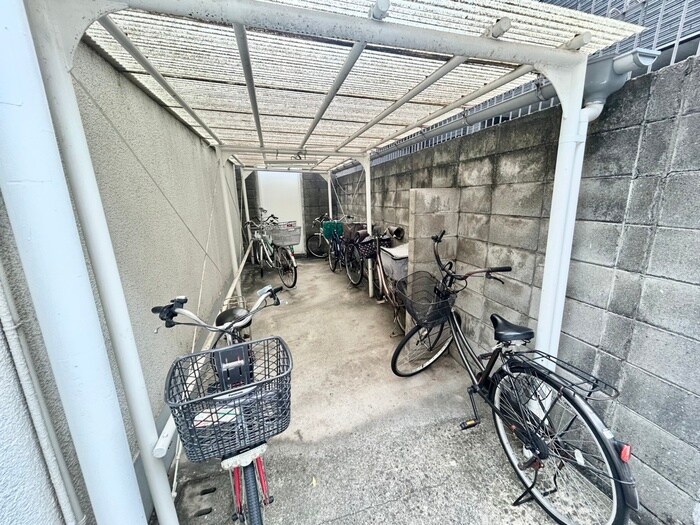 物件外観写真3　(駐輪場)
