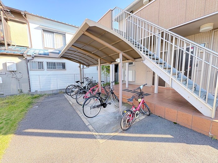 物件外観写真2　(駐輪場)