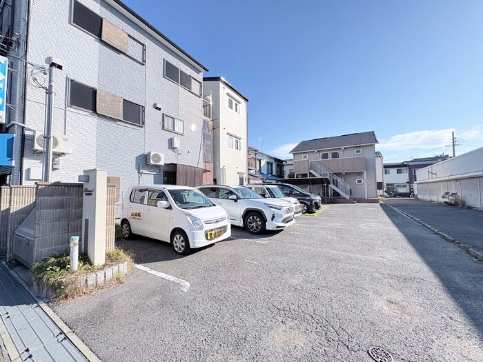 物件外観写真3　(駐車場)