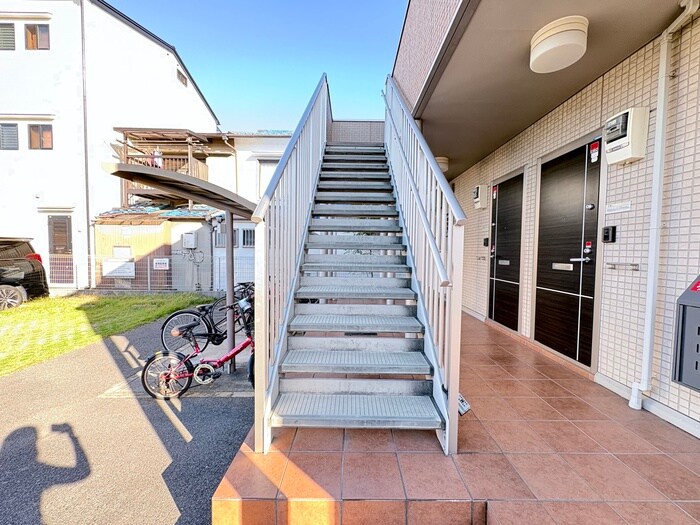 物件外観写真6　(エントランス部分)