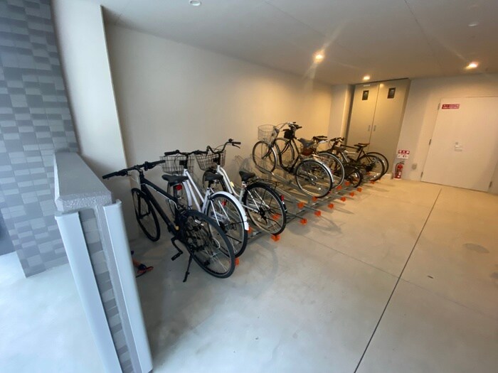 物件外観写真4　(駐輪場)
