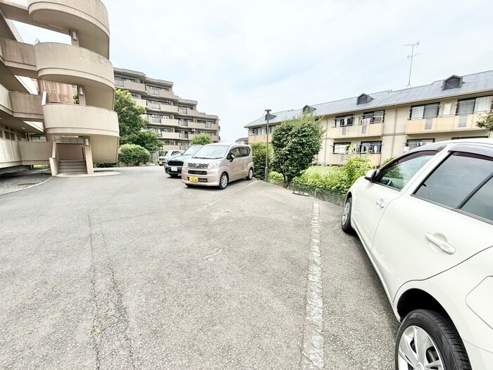 物件外観写真3　(駐車場)