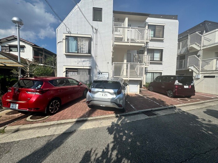 物件外観写真6　(駐車場)