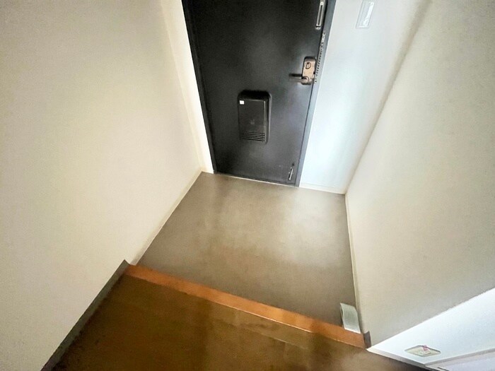 物件内観写真18　(玄関)