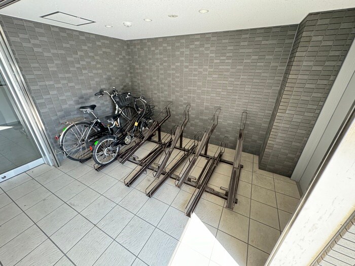 物件外観写真3　(駐輪場)