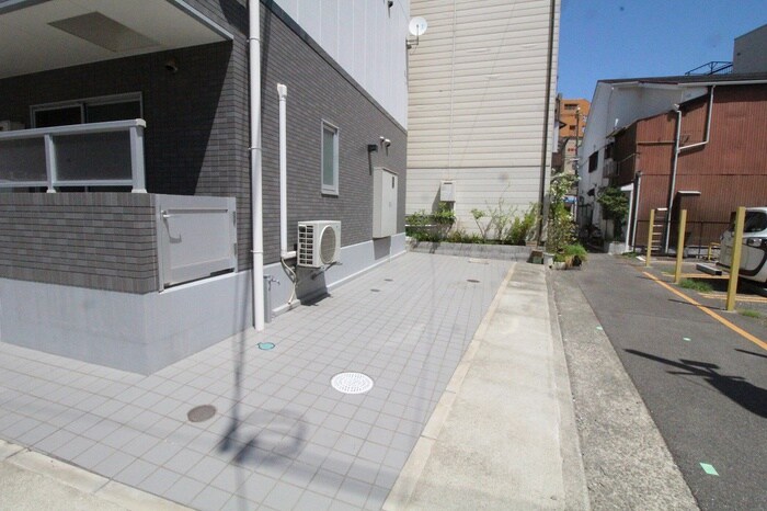 物件外観写真6　(駐車場)