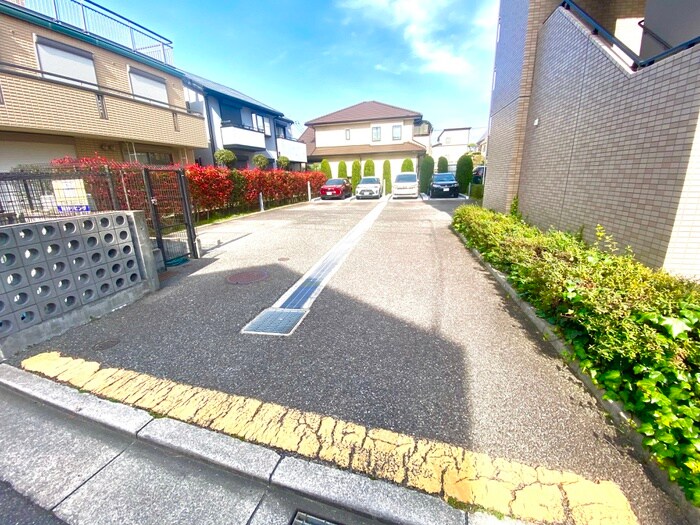 物件外観写真4　(駐車場)