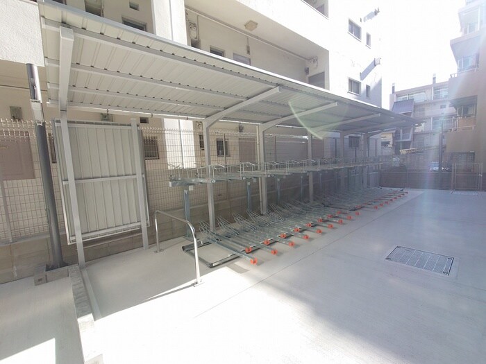 物件外観写真5　(駐輪場)