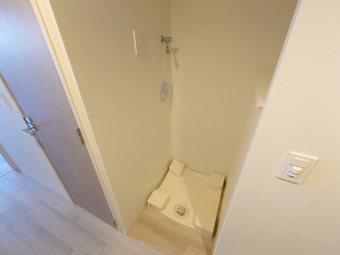 物件内観写真15　(洗濯機置場)