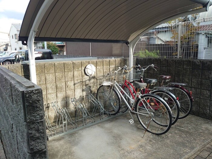 物件外観写真3　(駐輪場)