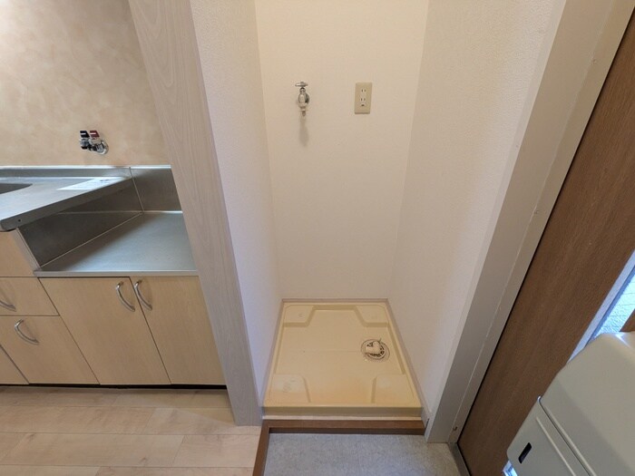 物件内観写真12　(洗濯機置場)