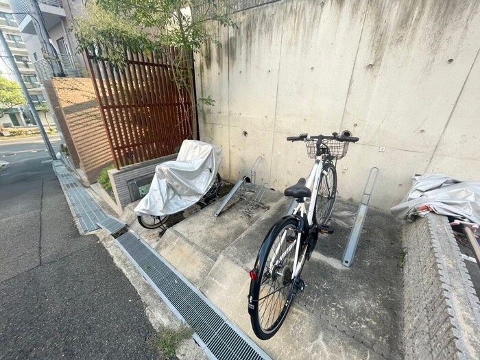 物件外観写真6　(駐輪場)