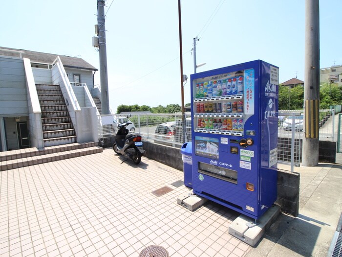 物件外観写真5　(駐輪場)