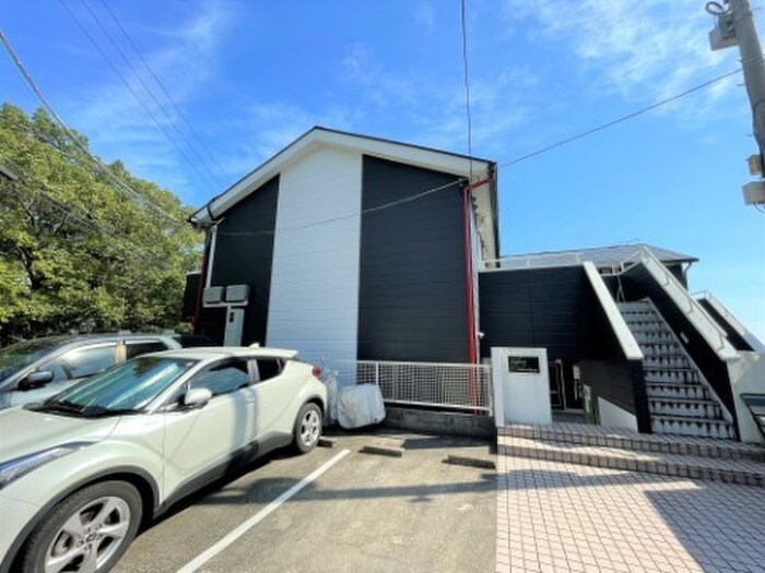 物件外観写真6　(エントランス部分)