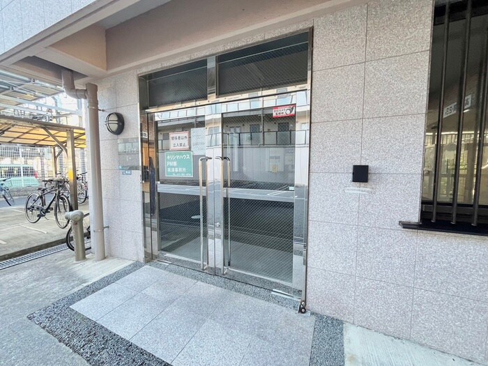 物件外観写真5　(エントランス部分)