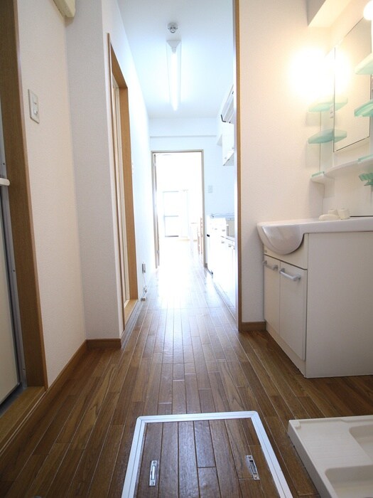 物件内観写真17　(玄関)