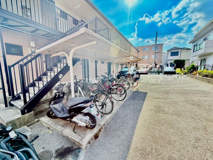 物件外観写真4　(駐輪場)
