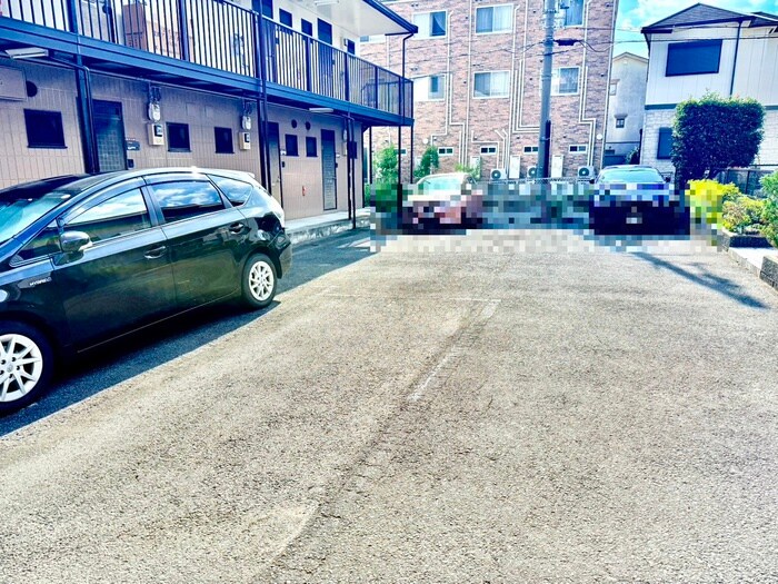 物件外観写真5　(駐車場)