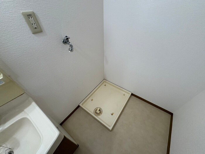 物件内観写真13　(洗濯機置場)