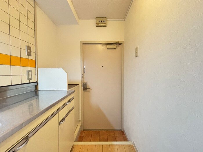 物件内観写真13　(玄関)