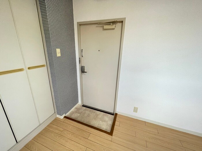 物件内観写真14　(玄関)