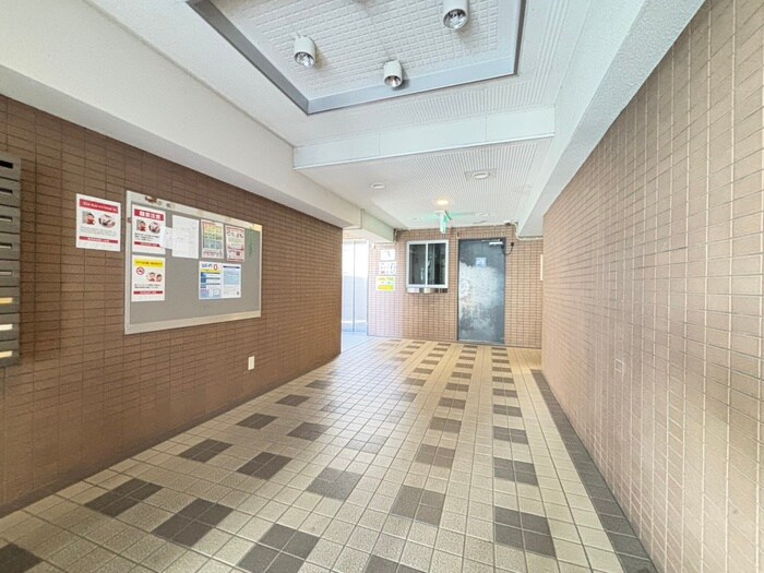 物件外観写真3　(エントランス部分)