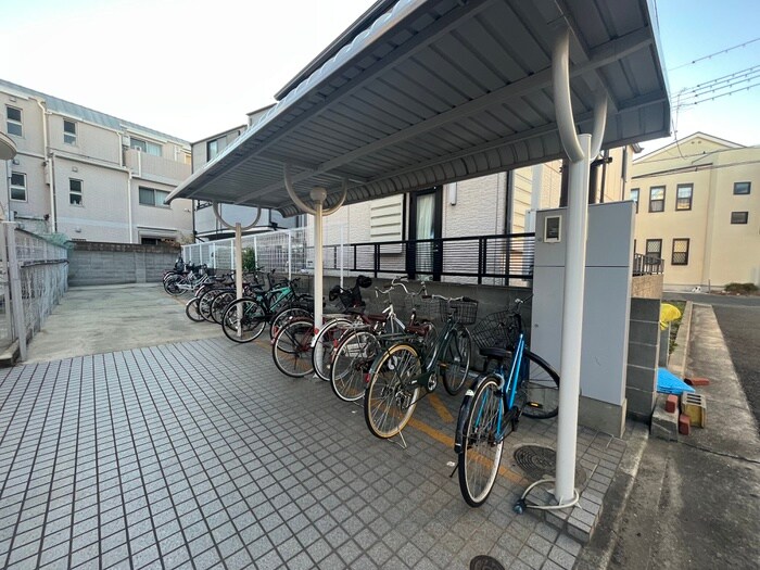物件外観写真3　(駐輪場)