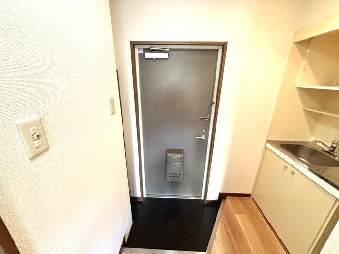 物件内観写真18　(玄関)