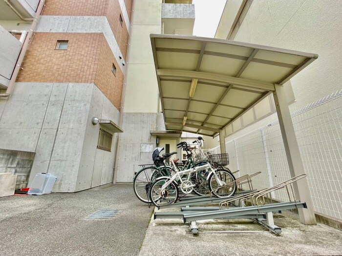 物件外観写真5　(駐輪場)