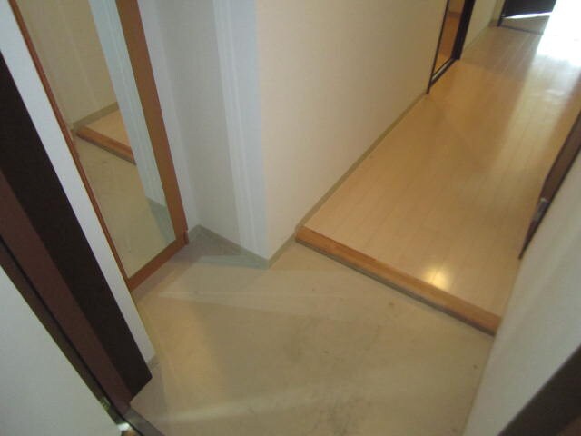 物件内観写真10　(玄関)
