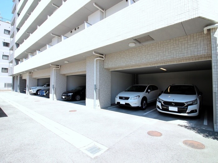 物件外観写真6　(駐車場)