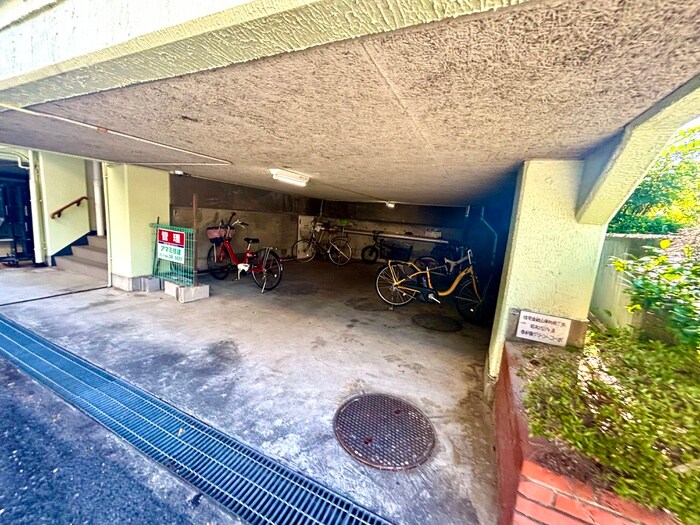 物件外観写真6　(駐輪場)